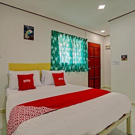 Capital O 90423 Teratai Chalet Hotel Kampong Raja Exterior photo