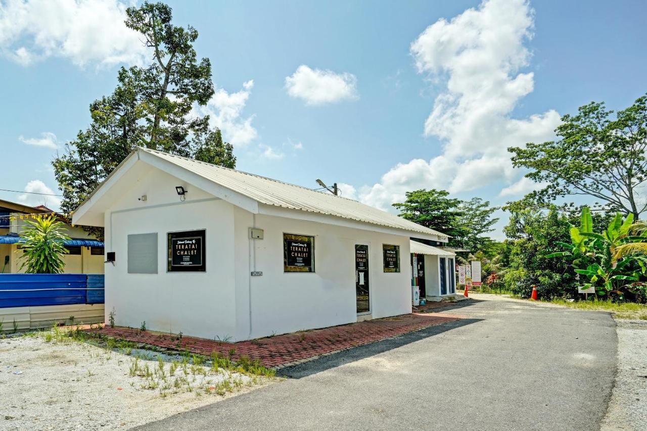Capital O 90423 Teratai Chalet Hotel Kampong Raja Exterior photo