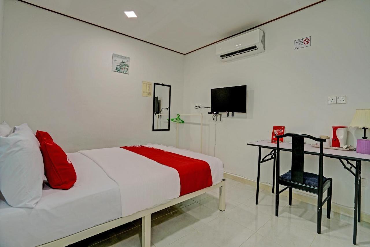 Capital O 90423 Teratai Chalet Hotel Kampong Raja Exterior photo